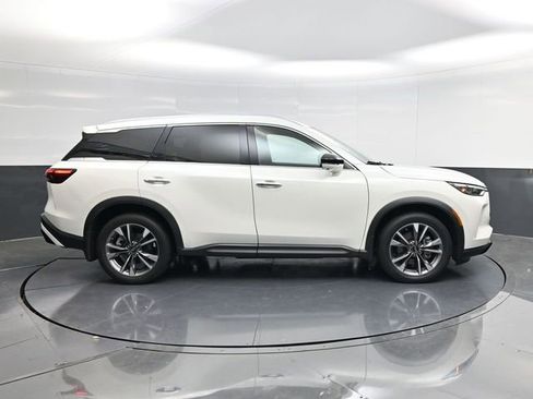 Used 2023 INFINITI QX60 Luxe w/ Vision Package image 2