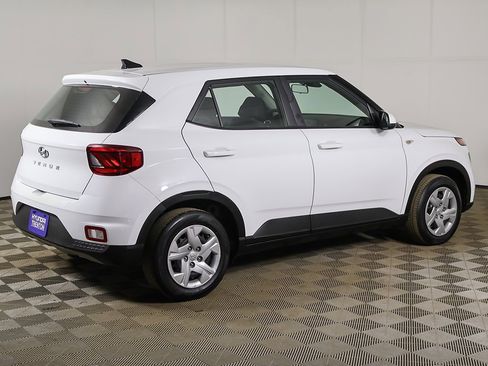 Used 2020 Hyundai Venue SE image 7