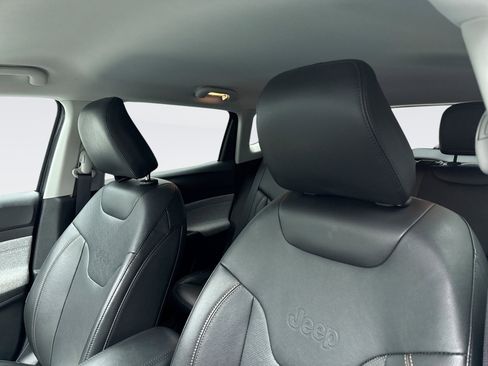 Used 2022 Jeep Compass Latitude image 9