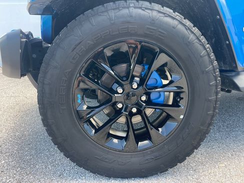 Used 2022 Jeep Wrangler Unlimited Sahara AWD/4WD image 27