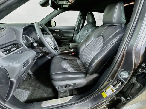 Used 2023 Toyota Highlander XSE FWD image 26