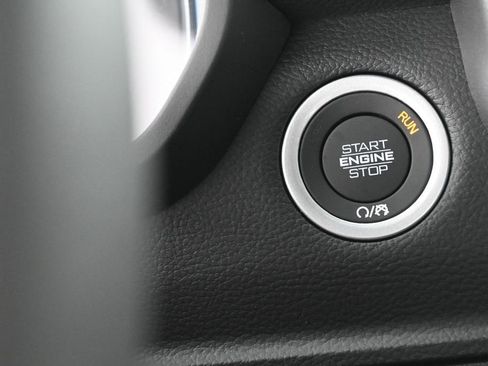 New 2026 RAM 1500 4x4 Crew Cab image 19