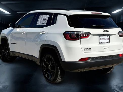 New 2025 Jeep Compass Latitude w/ Sun & Sound Group AWD/4WD image 3