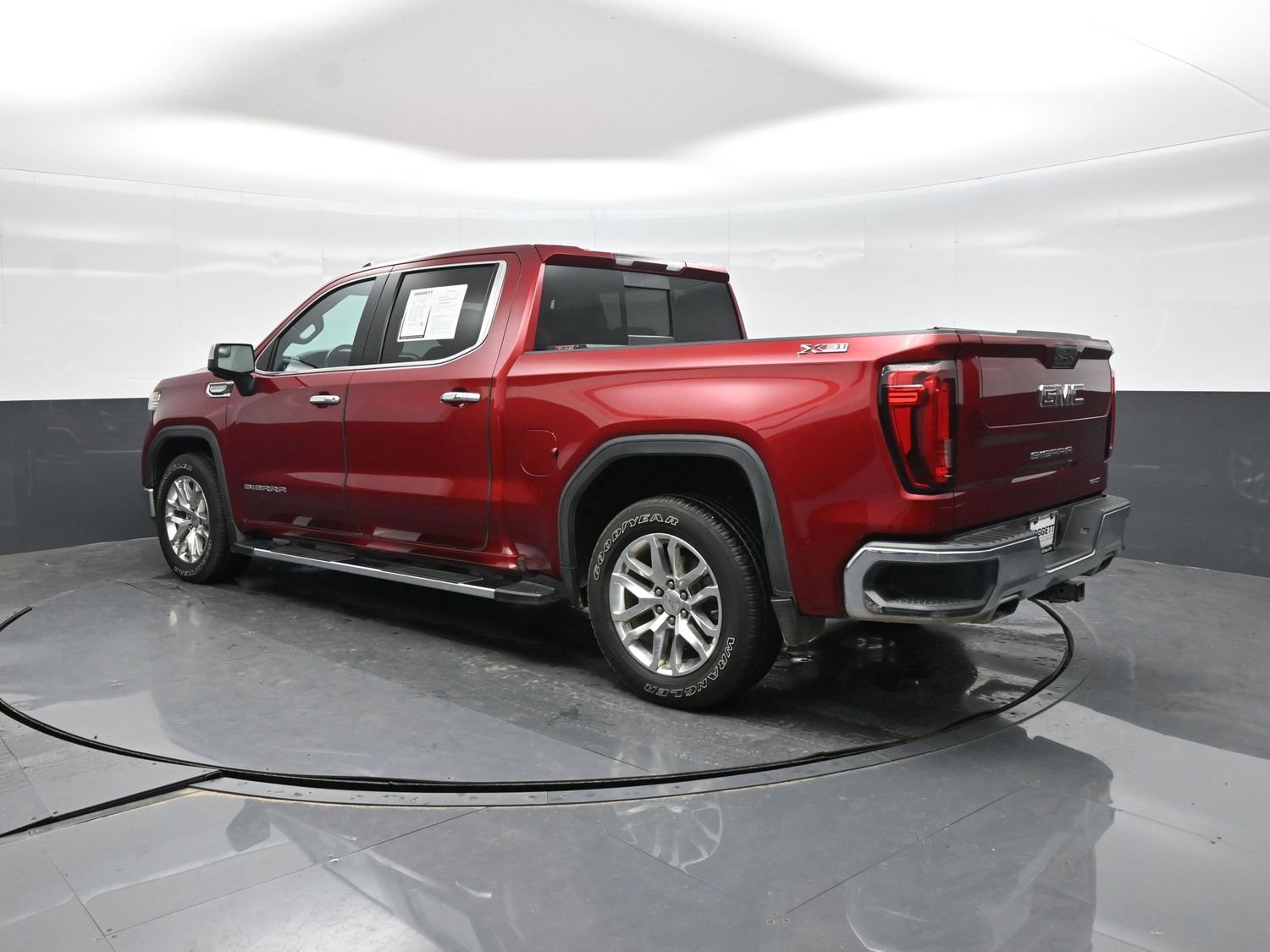 Used 2021 GMC Sierra 1500 SLT AWD/4WD image 4