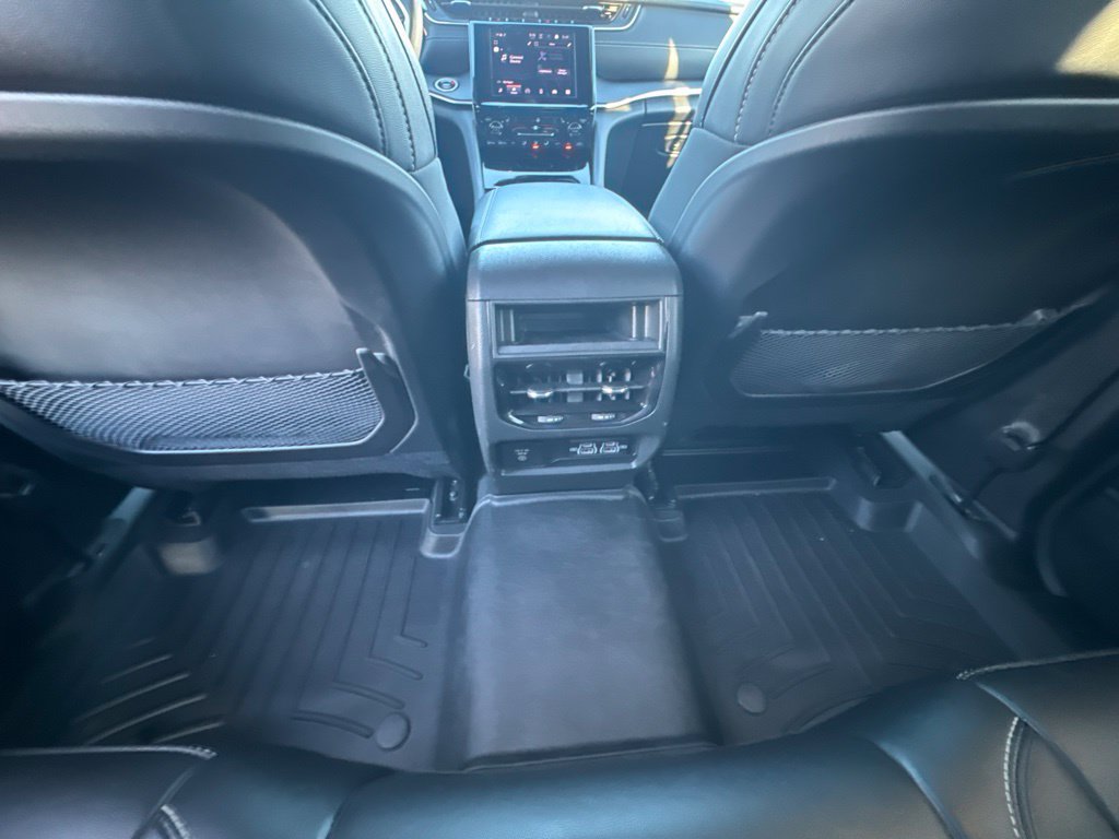 Used 2025 Jeep Grand Cherokee Altitude AWD/4WD image 25