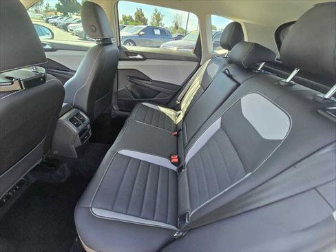 Used 2022 Volkswagen Taos SEL w/ Panoramic Sunroof Package image 20