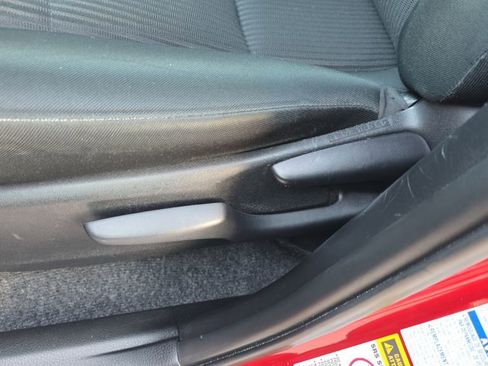 Used 2014 Toyota RAV4 LE AWD/4WD image 16