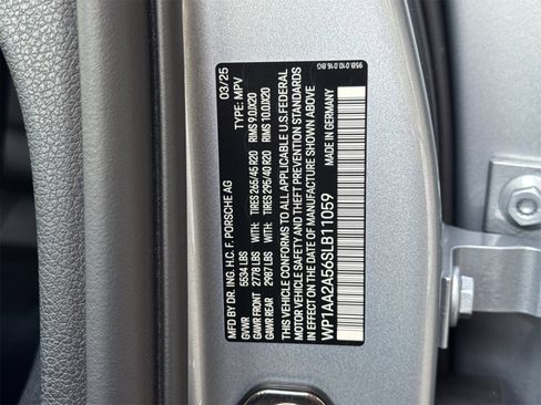 Used 2025 Porsche Macan image 34