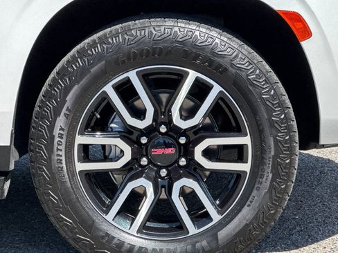 Used 2023 GMC Yukon AT4 w/ Technology Package AWD/4WD image 28