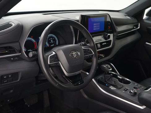 Used 2025 Toyota Highlander XSE AWD/4WD image 27