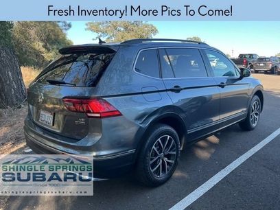 Used 2018 Volkswagen Tiguan SE w/ Panoramic Sunroof Package