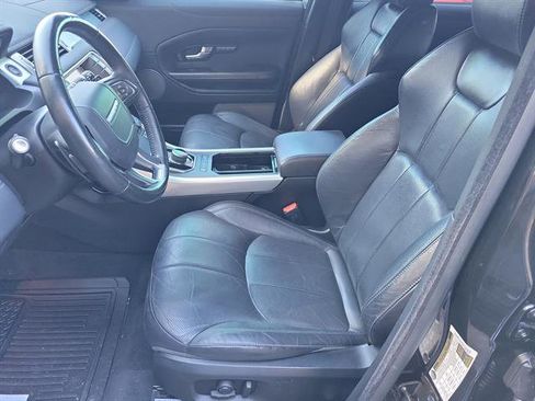 Used 2017 Land Rover Range Rover Evoque SE image 3
