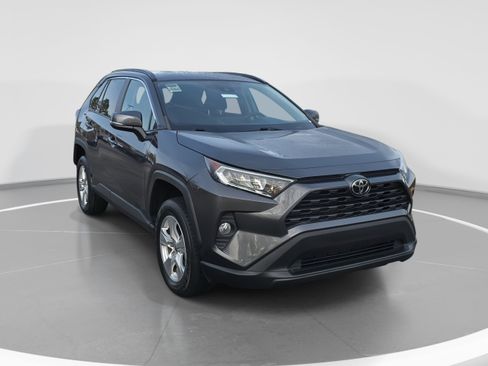 Used 2021 Toyota RAV4 XLE image 3