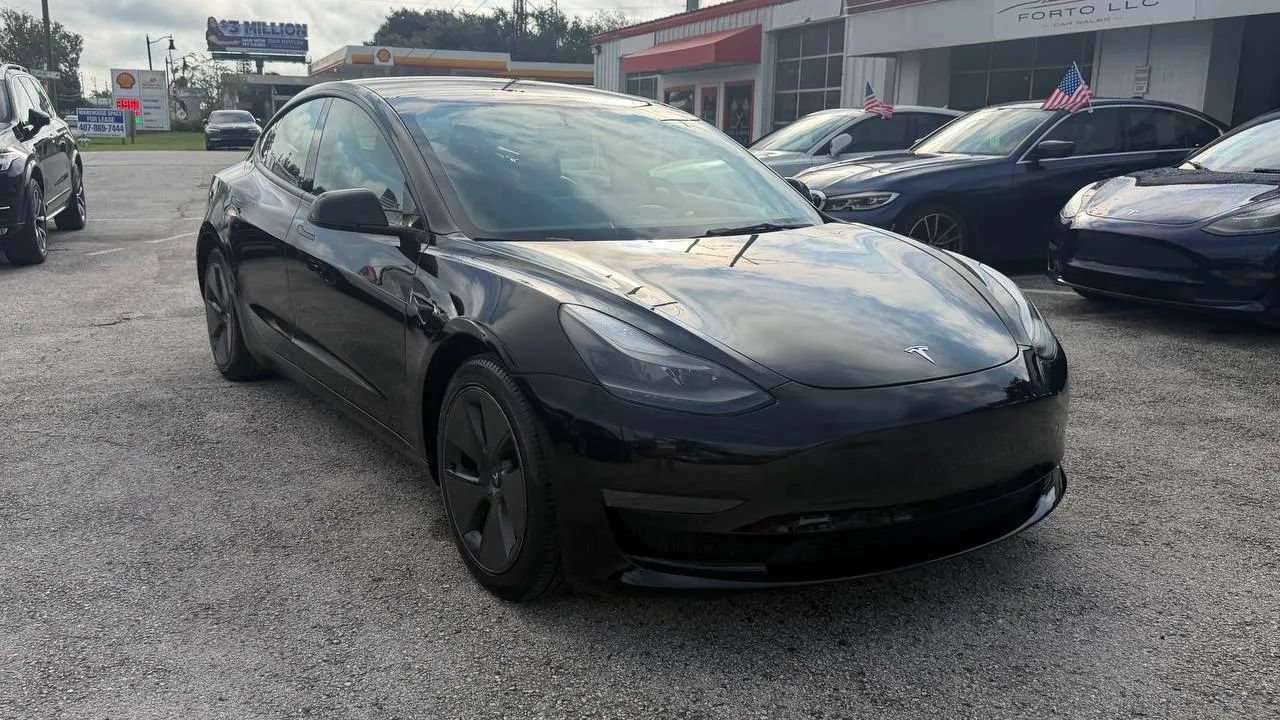 Used 2022 Tesla Model 3 RWD image 3
