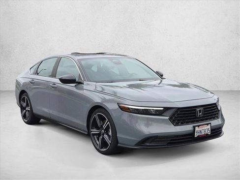 Used 2023 Honda Accord Sport image 3