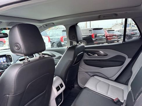 Used 2022 GMC Terrain SLT image 9