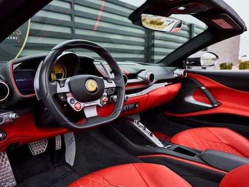 Used 2022 Ferrari 812 GTS image 2