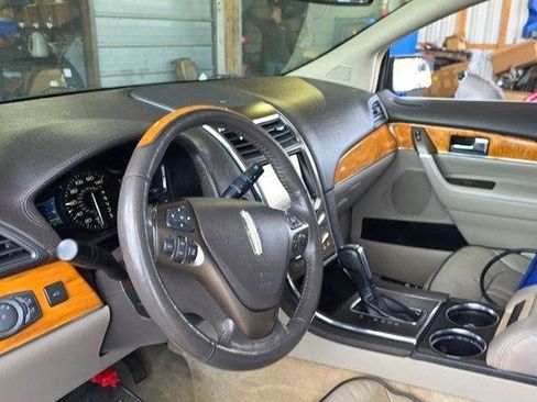 Used 2014 Lincoln MKX FWD w/ Equipment Group 101A image 2