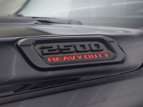 Used 2020 RAM 2500 Laramie w/ Night Edition image 25