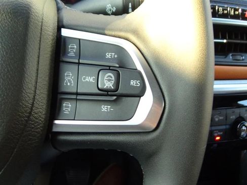 Certified 2025 Jeep Compass Limited w/ Elite Group image 17