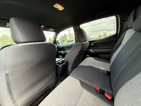 Used 2021 Toyota Tacoma TRD Off-Road AWD/4WD image 15
