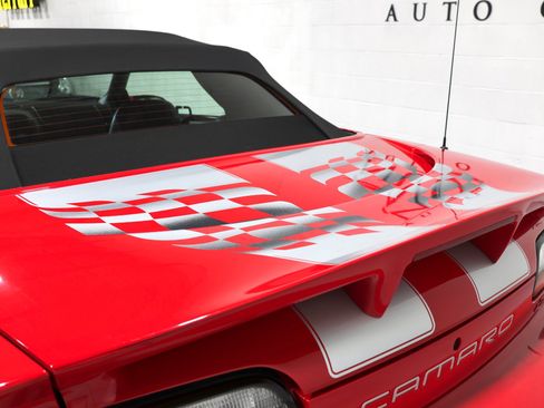 Used 2002 Chevrolet Camaro Z28 w/ SS Performance/Appearance Pkg image 33