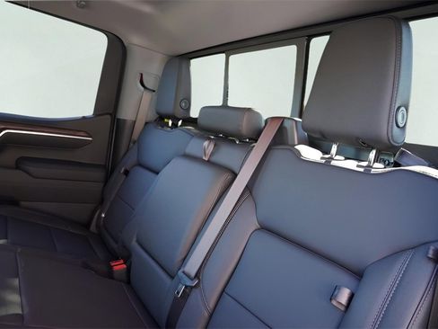 New 2026 GMC Sierra 1500 SLT image 34