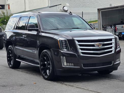 Used 2016 Cadillac Escalade Premium AWD/4WD image 8