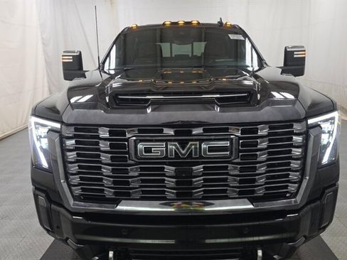 Used 2024 GMC Sierra 2500 Denali Ultimate image 2