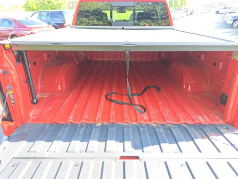 Used 2024 GMC Sierra 1500 SLE w/ Preferred Package image 7