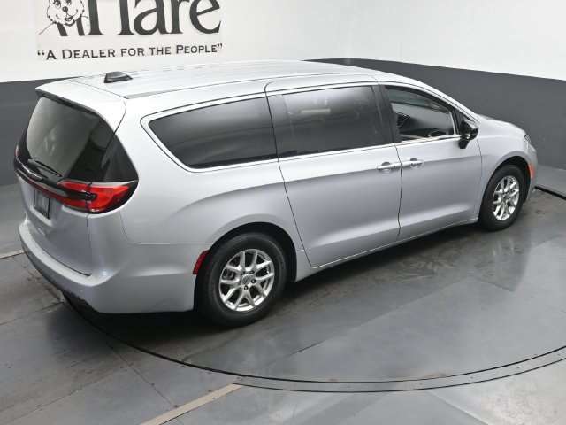Used 2024 Chrysler Pacifica Touring-L FWD image 46