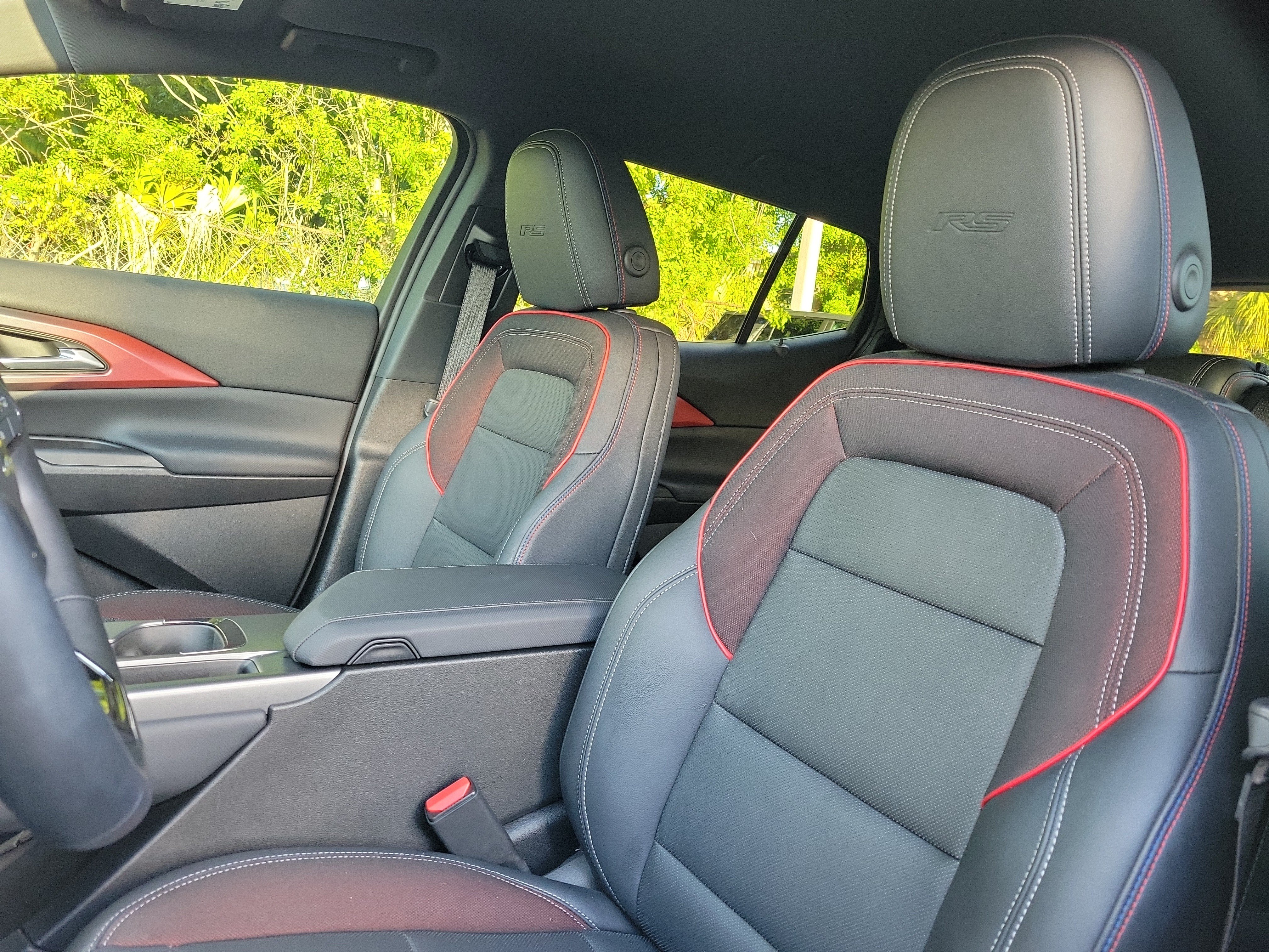 Used 2024 Chevrolet Equinox EV RS FWD image 22