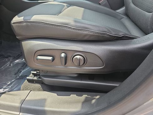 Certified 2024 Buick Encore GX Preferred w/ Comfort Package FWD image 34