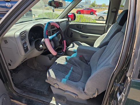 Used 2001 GMC Sonoma SLS w/ Super Spec Pkg 2 RWD image 2