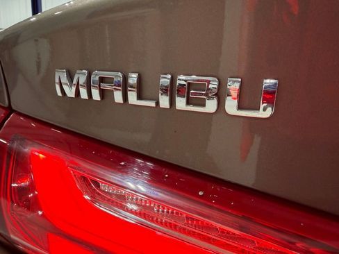 Used 2020 Chevrolet Malibu LT FWD image 12