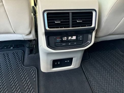 Certified 2024 Volkswagen Atlas SE FWD image 15