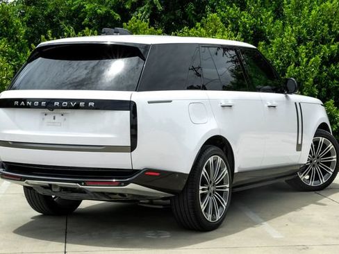 Used 2024 Land Rover Range Rover SE AWD/4WD image 13