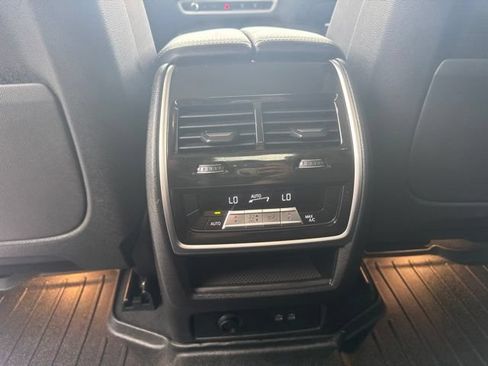 Used 2024 BMW X7 xDrive40i w/ Premium Package AWD/4WD image 28