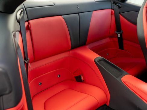 Used 2019 Ferrari Portofino RWD image 31