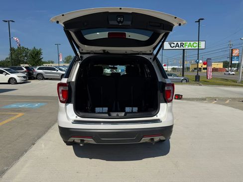 Used 2018 Ford Explorer XLT w/ Equipment Group 201A AWD/4WD image 13