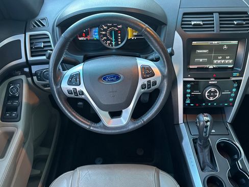 Used 2015 Ford Explorer Limited w/ Equipment Group 302A FWD image 14