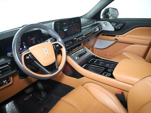 Certified 2025 Lincoln Aviator Black Label image 22