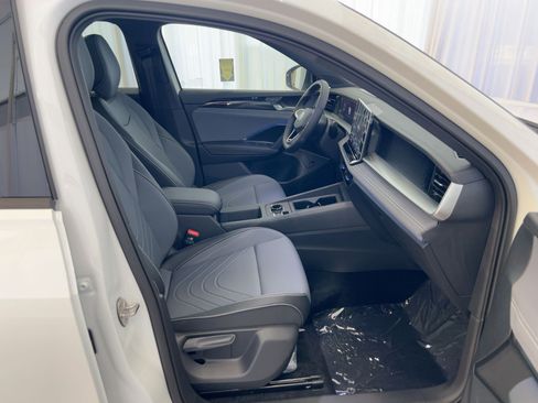 New 2026 Volkswagen Tiguan SE R-Line image 30