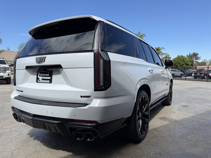 Used 2026 Cadillac Escalade V w/ LPO, ONYX Package AWD/4WD image 6