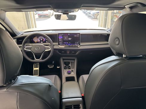 New 2026 Volkswagen Tiguan SE R-Line AWD/4WD image 17