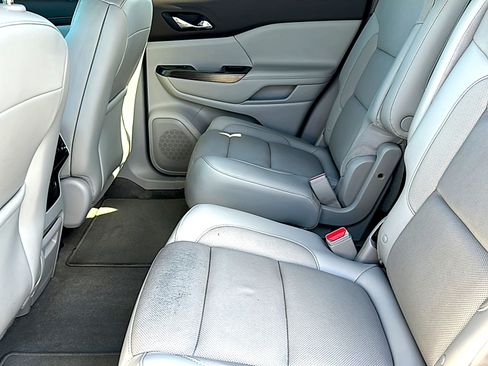 Used 2019 GMC Acadia SLT FWD image 18