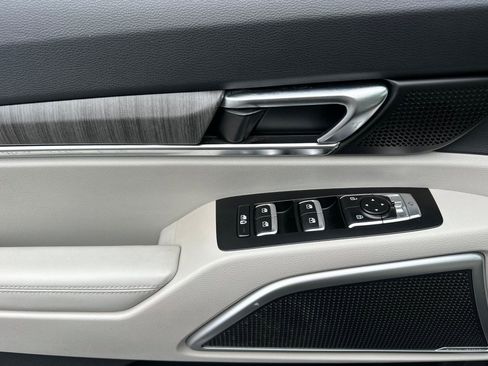 Used 2023 Kia Telluride EX w/ EX Captain's Chair Package image 10