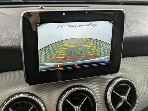 Used 2017 Mercedes-Benz GLA 250 4MATIC image 24