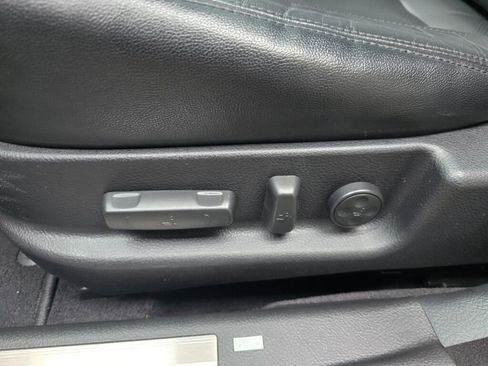 Used 2013 Hyundai Genesis 3.8 w/ Premium Pkg image 33