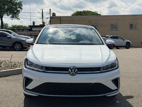 Used 2026 Volkswagen Jetta SE FWD image 8